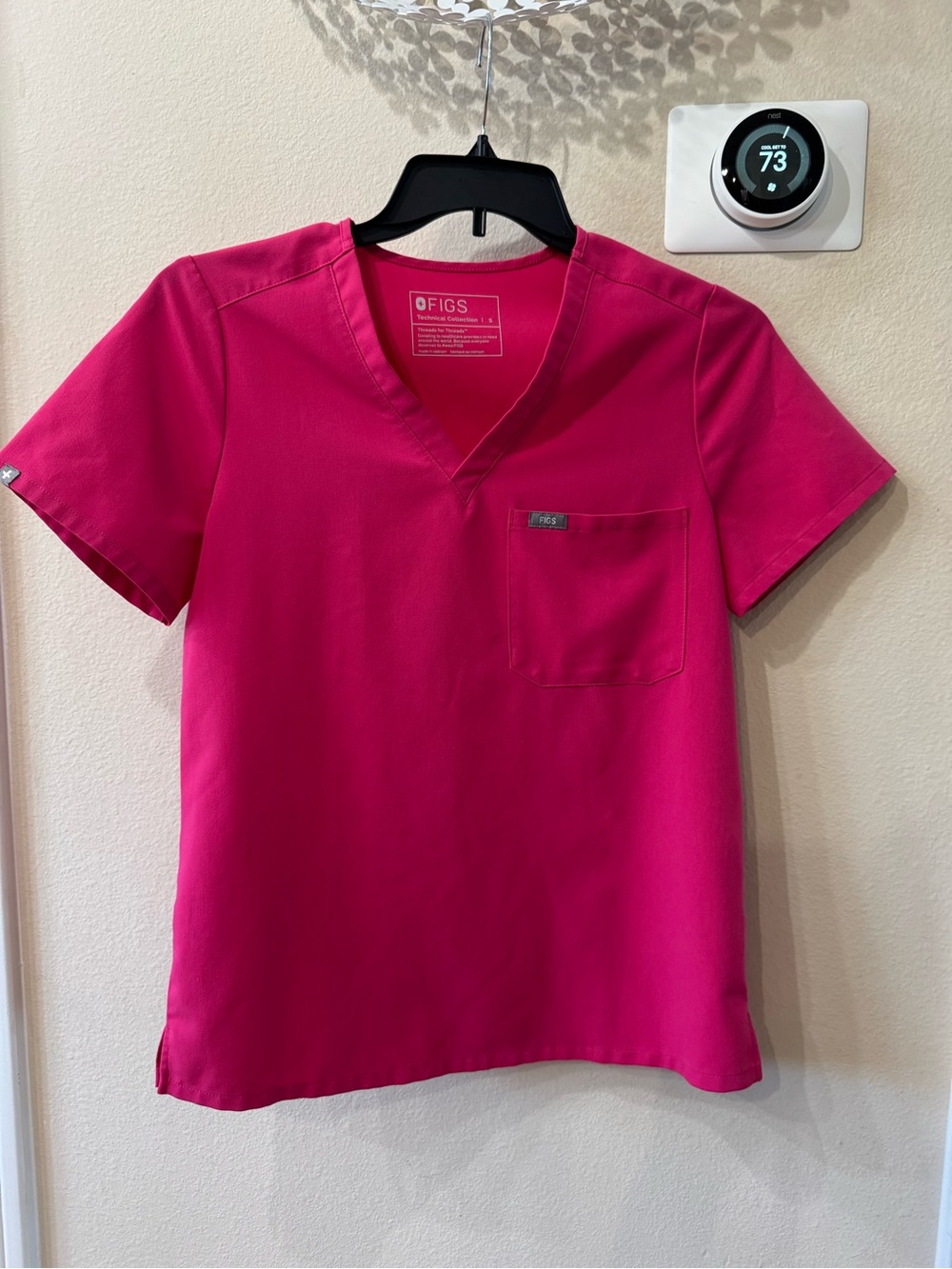 FIGS Technical Collection One Pocket V-Neck Scrub Top Pink Size S FW1000 Po#1874